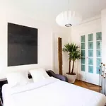 Veeve - Pastel Pinks In Paris