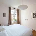 Veeve - Pastel Pinks In Paris